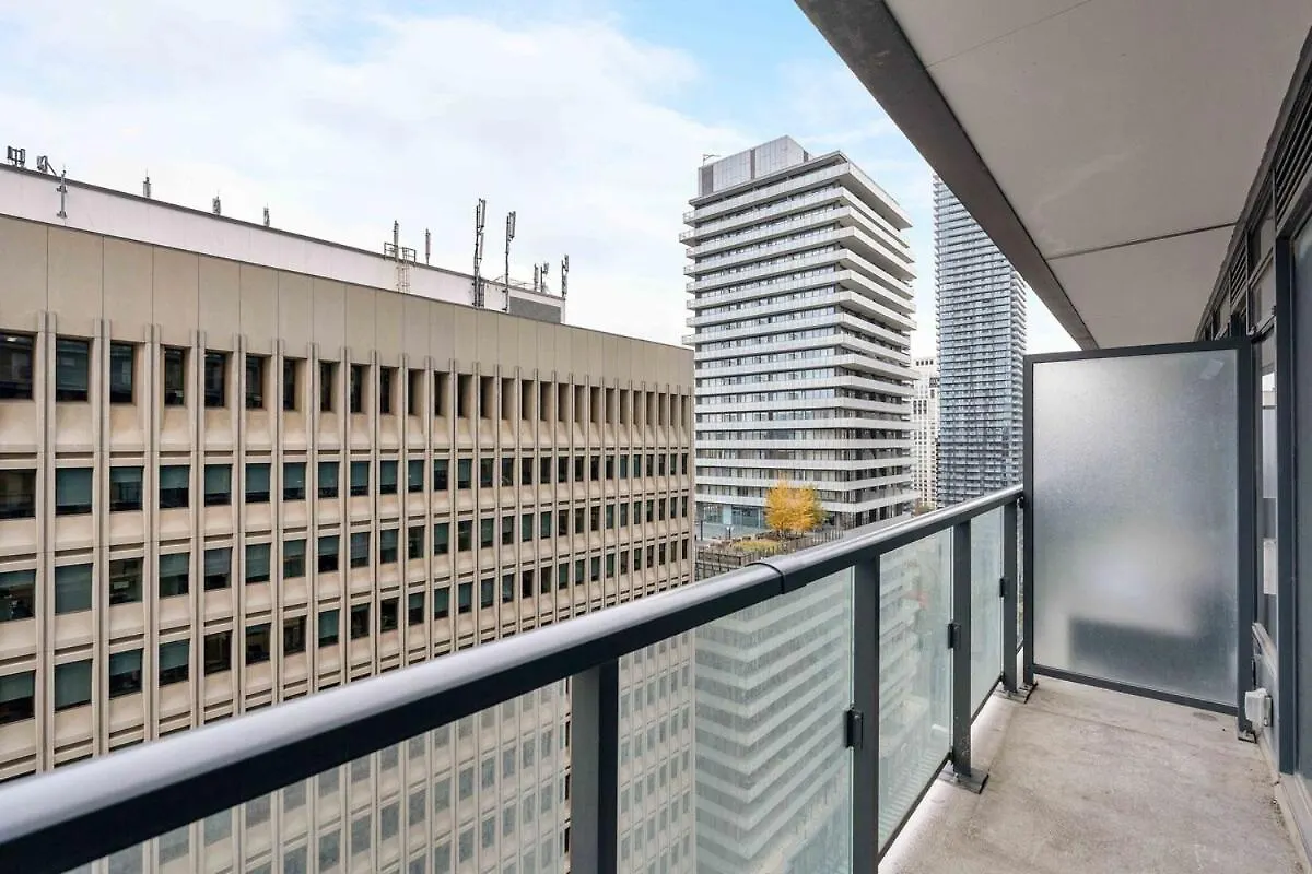 Spacious And Central 1Br In Heart Of Downtown トロント カナダ